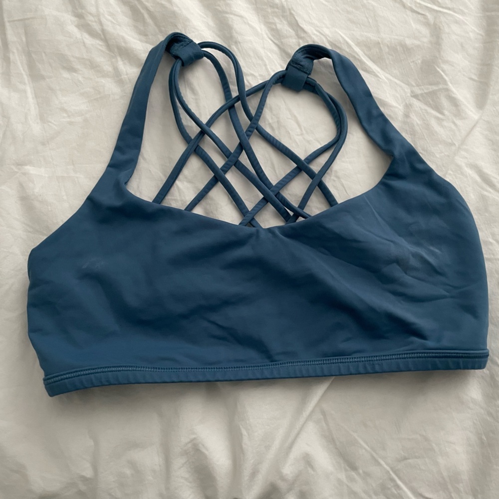 Lululemon Free to Be sports bra
